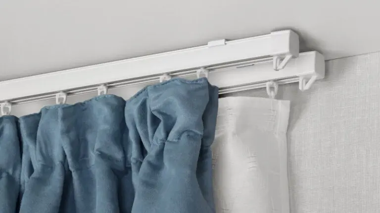 تثبيت الدبابيس على الستائر