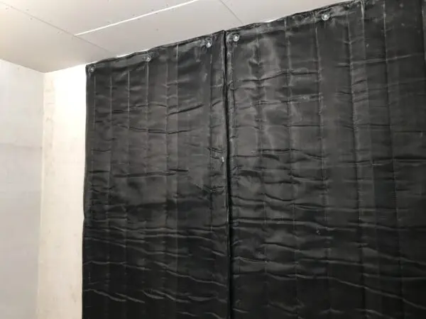 الاستشارة والتوجيهات الاحترافية لتركيب الستائر العازلة للصوت